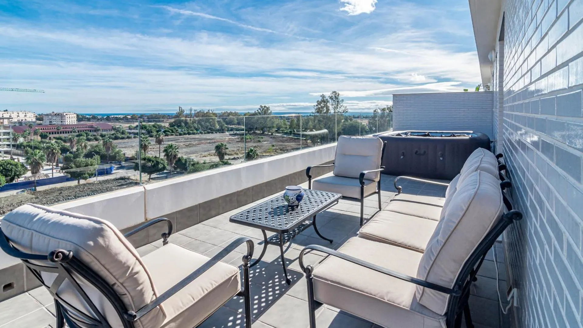 Jg36B- Luxury Penthouse With Spacious Balcony Μαρμπέλλα